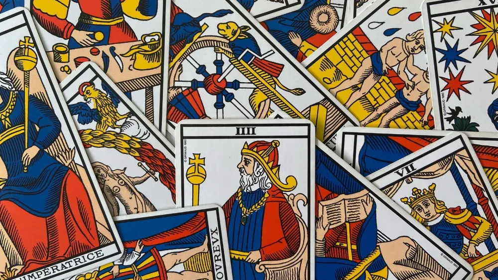 tirage de cartes à Peillon